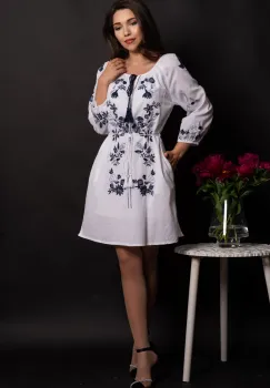 Rochie scurta traditionala din in Briseida cu broderie florala imagine