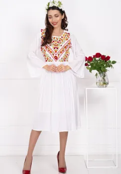 Rochie traditionala alba Malina din vascoza cu flori delicate brodate imagine