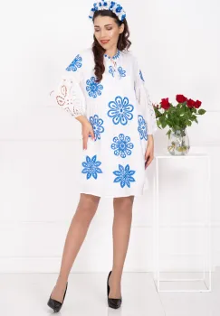 Rochie traditionala alba Natasha cu flori brodate si maneci perforate imagine