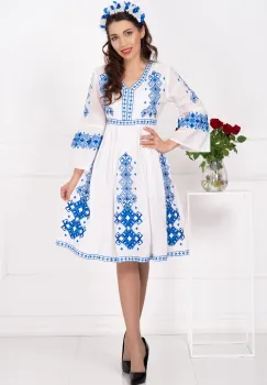 Rochie traditionala in clos Angelica cu broderie albastra si simbolul crucii imagine