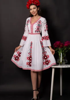 Rochie traditionala in clos Angelica cu broderie rosie si simbolul crucii imagine