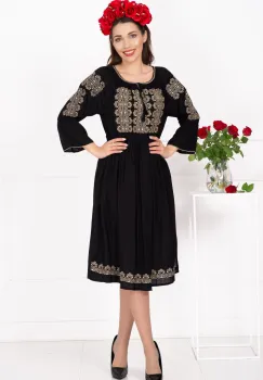 Rochie traditionala neagra Eugenia cu broderie bej labirint imagine