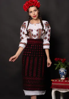 Set catrinta si brau traditional cu broderie rosie si simbolul rombului imagine