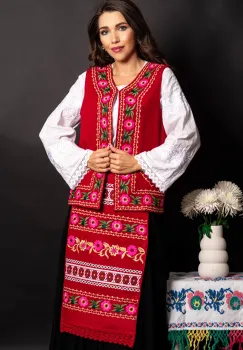 Vesta dama traditionala Tiana rosie cu broderie florala imagine