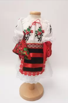 Compleu traditional Anda imagine