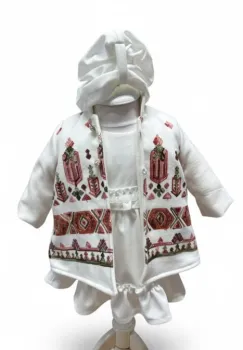 Costum fetita stilizat cu motive traditionale imagine