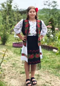 Costum Rochie, Vesta si fota fetita Minodora imagine