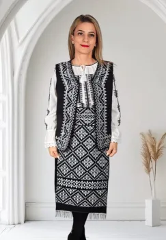 Costum Traditional Vesta, brau si 2 Fote brodate Alina 2 imagine