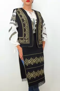 Costum Traditional Vesta si 2 Fote brodate cu model traditional 3 imagine