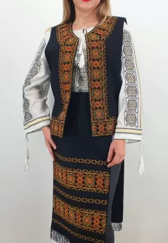 Costum Traditional Vesta si 2 Fote brodate cu model traditional 5 imagine