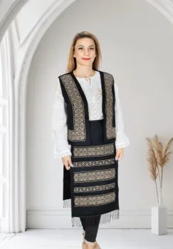 Costum Traditional Vesta si Fote Alina 5 imagine