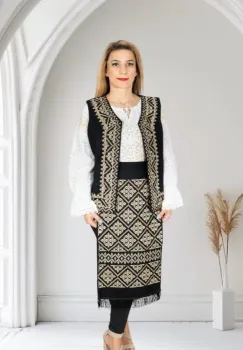 Costum Traditional Vesta si Fote Alina 6 imagine