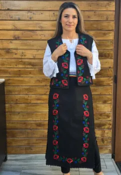 Costum Traditional Vesta si Fote Flori 2 imagine