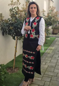 Costum Traditional Vesta si Fote Flori 4 imagine