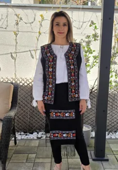 Costum Traditional Vesta si Fote Suzi imagine