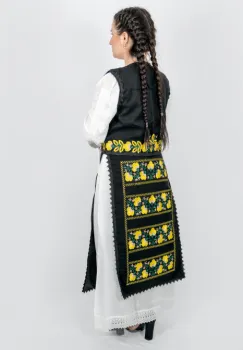 Fote brodate cu model traditional Flori 2 imagine