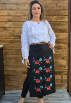 Fote brodate cu model traditional Flori 4 imagine