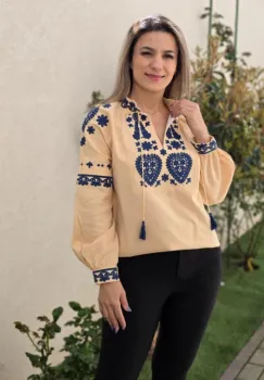 Ie Traditionala Casandra imagine