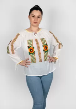 Ie Traditionala cu Flori 2 imagine