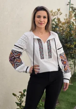 Ie Traditionala Doina imagine