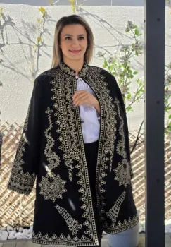 Pardesiu brodat traditional Ionela imagine