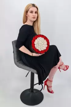 Set cadou Trandafiri sapun cutie neagra Alb cu Rosu 2 imagine