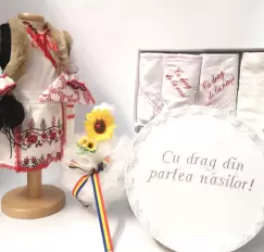 Set Traditional Botez Fetita - Costumas + Trusou + Cutie + Lumanare 3 imagine