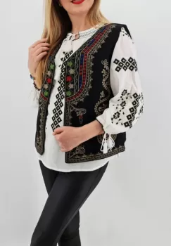 Vesta brodata cu model traditional Angelica 4 imagine