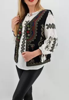 Vesta brodata cu model traditional Angelica 4 imagine