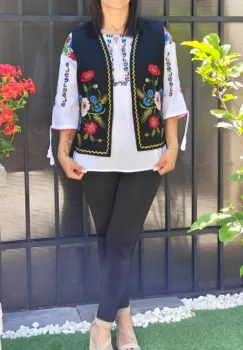 Vesta brodata cu model traditional Angi 17 imagine