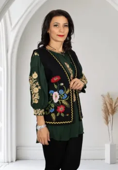 Vesta brodata cu model traditional Angi 18 imagine