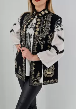 Vesta brodata cu model traditional Ania 4 imagine