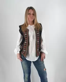 Vesta brodata cu model traditional Leona imagine