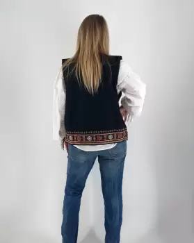 Vesta brodata cu model traditional Leona imagine