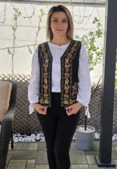 Vesta brodata cu model traditional Suzi 8 imagine