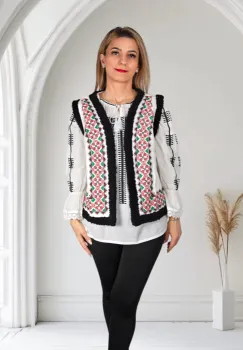 Vesta brodata traditional Dorina 2 imagine