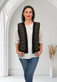 Vesta brodata traditional Olguta 3 imagine