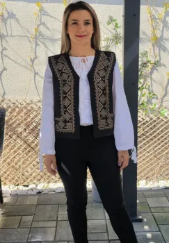 Vesta brodata traditional Olguta 6 imagine