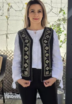 Vesta brodata traditional Olguta 7 imagine