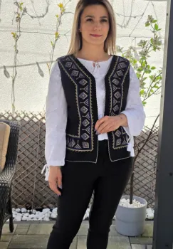 Vesta brodata traditional Olguta 9 imagine