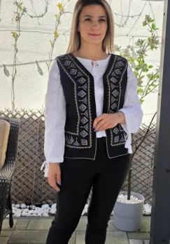 Vesta brodata traditional Olguta 9 imagine