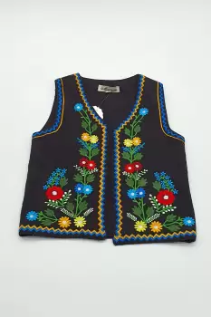 Vesta traditionala fetita Doina imagine