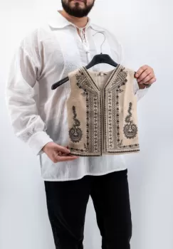 Vesta traditionala fetita Olivia 3 imagine