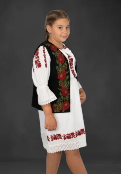 Vesta traditionala fetite Minodora imagine