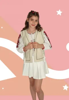 Vesta traditionala fetite Oana imagine