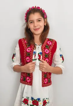 Vesta traditionala fetite Olguta 2 imagine