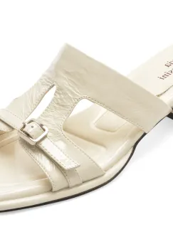 Papuci FLAVIA PASSINI albi, L622, din piele naturala lacuita imagine