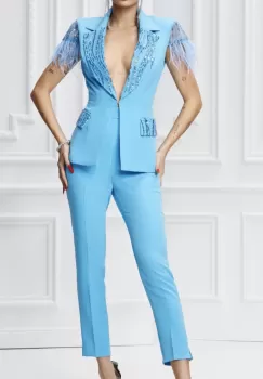 Compleu de ocazie bleu format din doua piese cu sacoul prevazut cu pene si broderie imagine