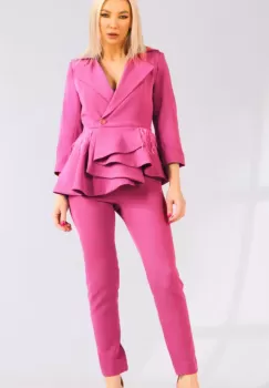 Compleu elegant fucsia format din doua piese sacou prevazut cu volane si pene si pantaloni conici imagine