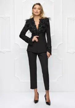 Compleu elegant negru prevazut cu pene si detalii pretioase imagine